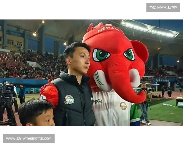 尹鸿博退役仪式泪洒赛场，一代中场大师告别绿茵